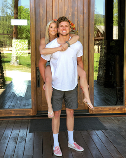 Mykayla Skinner feet photo 17