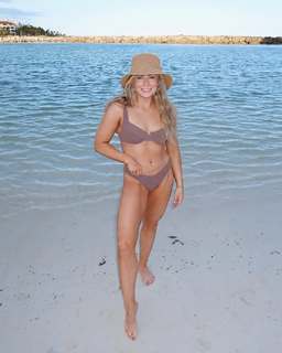 Mykayla Skinner feet photo 4