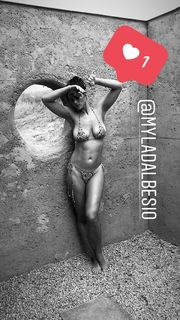 Myla Dalbesio feet photo 4