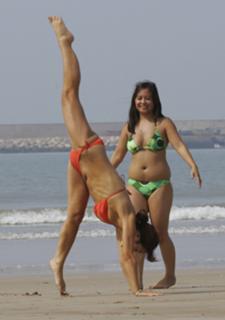 Myleene Klass feet photo thumbnail
