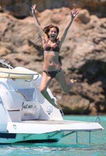 Myleene Klass feet photo thumbnail