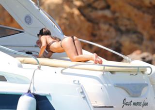 Myleene Klass feet photo thumbnail