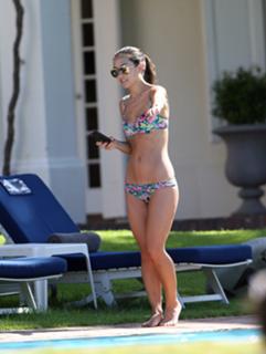 Myleene Klass feet photo thumbnail