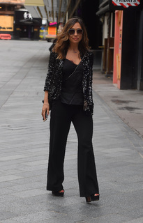 Myleene Klass feet photo thumbnail