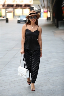 Myleene Klass feet photo thumbnail