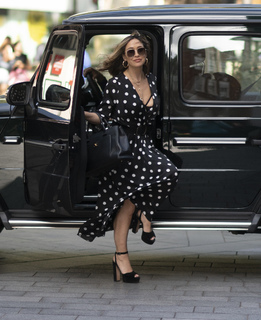 Myleene Klass feet photo thumbnail