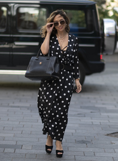 Myleene Klass feet photo thumbnail