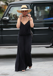 Myleene Klass feet photo thumbnail