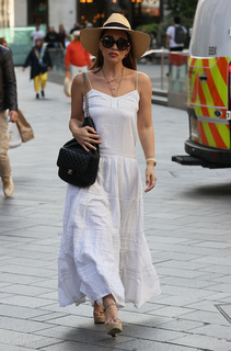 Myleene Klass feet photo thumbnail