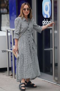 Myleene Klass feet photo thumbnail