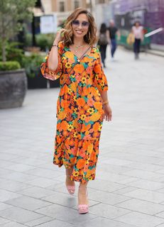 Myleene Klass feet photo thumbnail