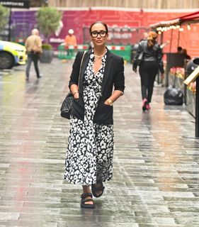 Myleene Klass feet photo thumbnail
