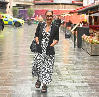 Myleene Klass feet photo thumbnail