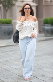 Myleene Klass feet photo thumbnail