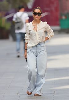 Myleene Klass feet photo thumbnail