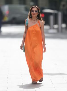Myleene Klass feet photo thumbnail