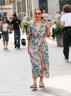 Myleene Klass feet photo thumbnail