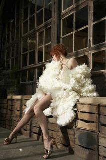 Mylène Farmer feet photo thumbnail
