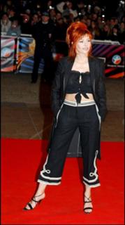 Mylène Farmer feet photo thumbnail