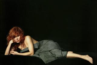 Mylène Farmer feet photo thumbnail