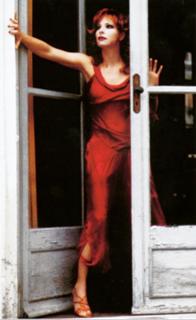 Mylène Farmer feet photo thumbnail