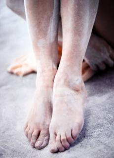Mylène Farmer feet photo thumbnail