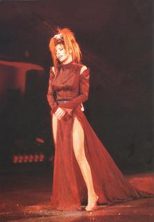 Mylène Farmer feet photo thumbnail