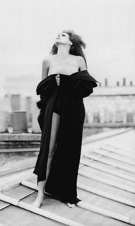 Mylène Farmer feet photo thumbnail