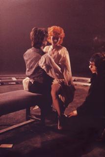Mylène Farmer feet photo thumbnail