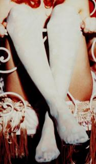 Mylène Farmer feet photo thumbnail