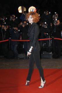 Mylène Farmer feet photo thumbnail