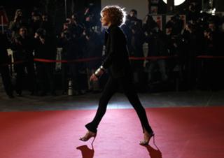 Mylène Farmer feet photo thumbnail