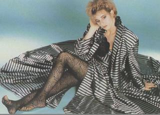Mylène Farmer feet photo thumbnail