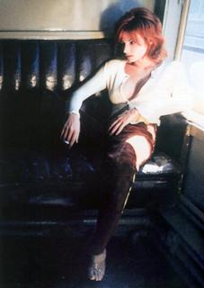 Mylène Farmer feet photo thumbnail