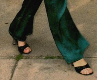Mylène Farmer feet photo thumbnail