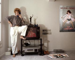 Mylène Farmer feet photo thumbnail