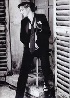 Mylène Farmer feet photo thumbnail