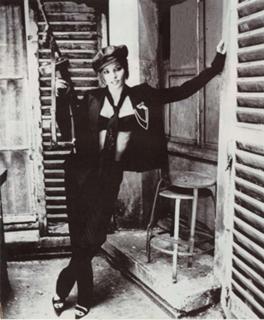 Mylène Farmer feet photo thumbnail