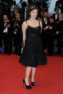 Mylène Jampanoï feet photo 16