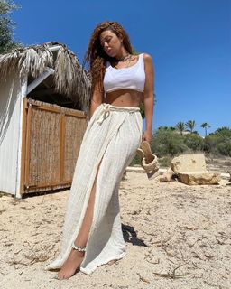 Myriam Fares feet photo thumbnail