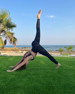 Myriam Fares feet photo thumbnail