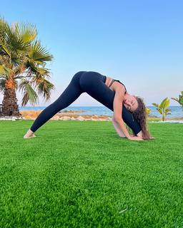 Myriam Fares feet photo thumbnail