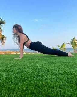 Myriam Fares feet photo thumbnail