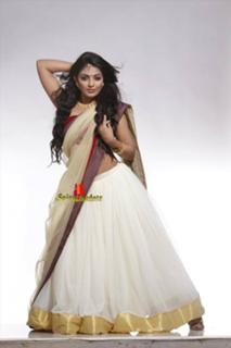 Mythili feet photo 4