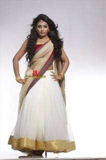Mythili feet photo 2
