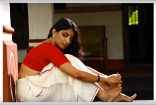 Mythili feet photo 12