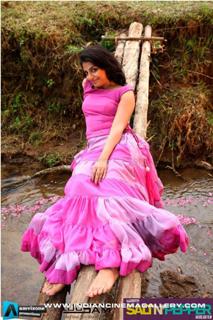 Mythili feet photo 14