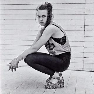 MØ feet photo 3