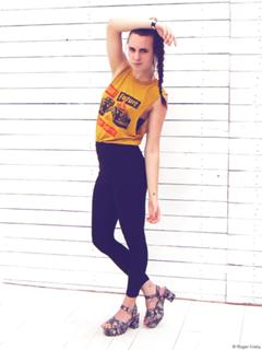 MØ feet photo 2