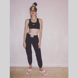 MØ feet photo 14